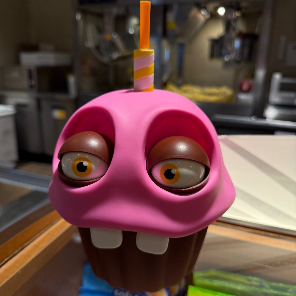 Five Nights at Freddys 2 Cupcake Moveable Eyes Cup with Straw AMC Exclusive NEW